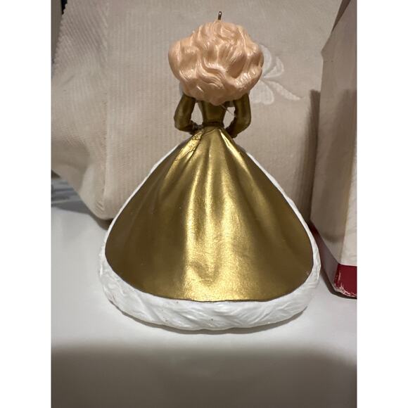 Holiday Barbie Ornament keepsake, hallmark collectors series 1994 Dolls World - Picture 4 of 8